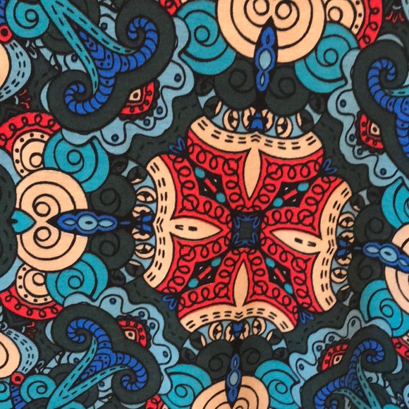 LuLaRoe Randy Tee - Picture 2 of 5